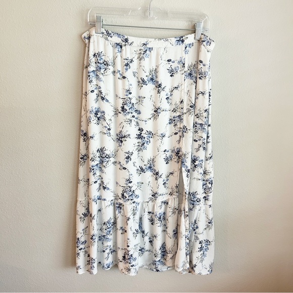 Abercrombie & Fitch Dresses & Skirts - Abercrombie & Fitch Floral Midi Skirt Size XL Front Slit White and Blue